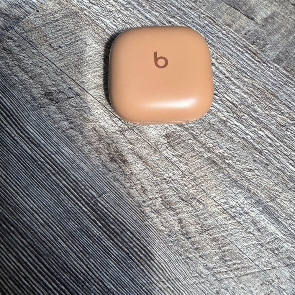 Beats by Dre Wireless Earbuds Charging Case - Peach